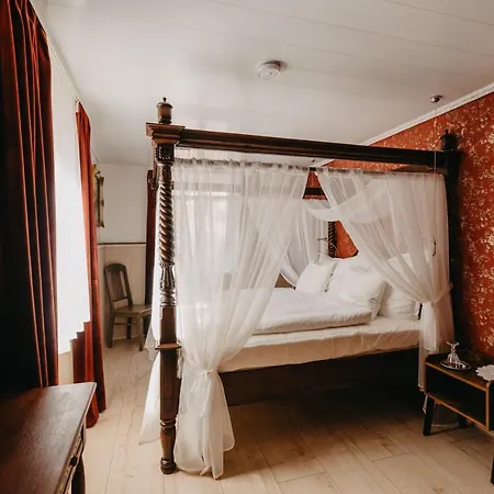 Altes Haeusle Am Waschbach Anno 1625 Und Doppelzimmer Edenkoben