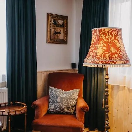 Altes Haeusle Am Waschbach Anno 1625 Und Doppelzimmer Apartment Edenkoben