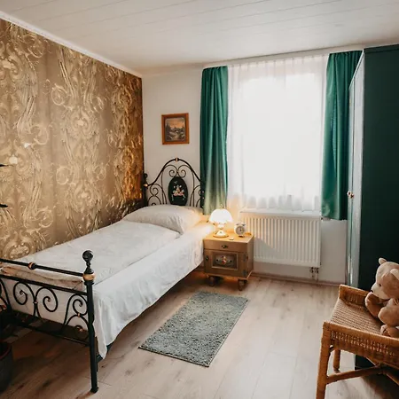 Altes Haeusle Am Waschbach Anno 1625 Und Doppelzimmer Edenkoben