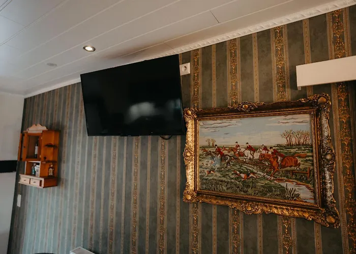 Altes Haeusle Am Waschbach Anno 1625 Und Doppelzimmer * Edenkoben