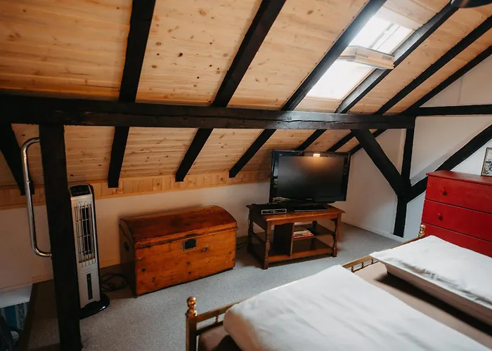 Apartment Altes Haeusle Am Waschbach Anno 1625 Und Doppelzimmer Edenkoben