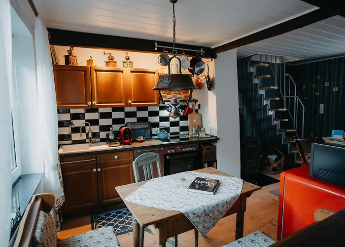 Apartment Altes Haeusle Am Waschbach Anno 1625 Und Doppelzimmer Edenkoben