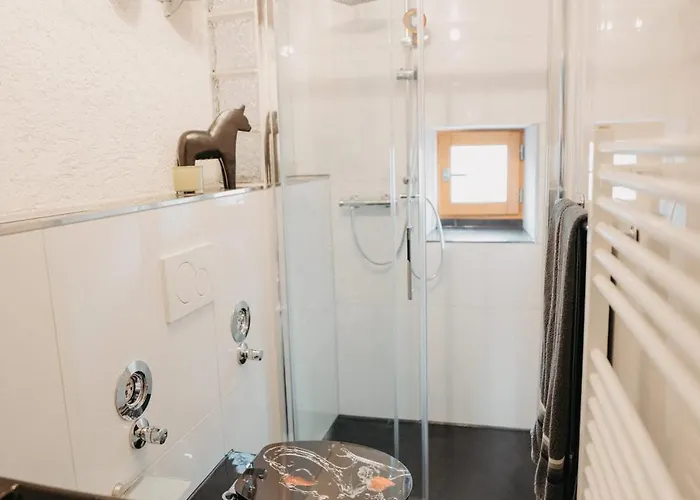 Altes Haeusle Am Waschbach Anno 1625 Und Doppelzimmer Apartment Edenkoben