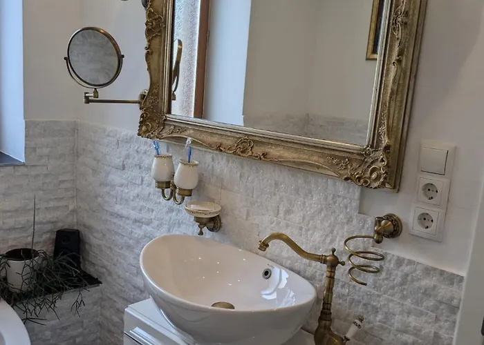 Altes Haeusle Am Waschbach Anno 1625 Und Doppelzimmer Apartment *