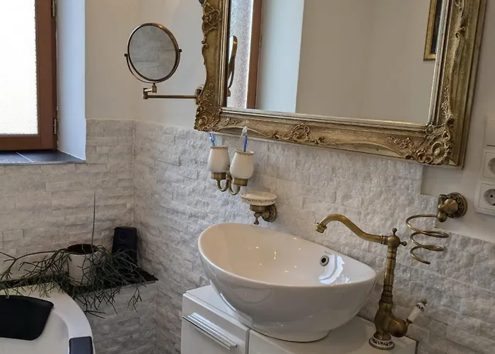 Altes Haeusle Am Waschbach Anno 1625 Und Doppelzimmer Apartment Edenkoben